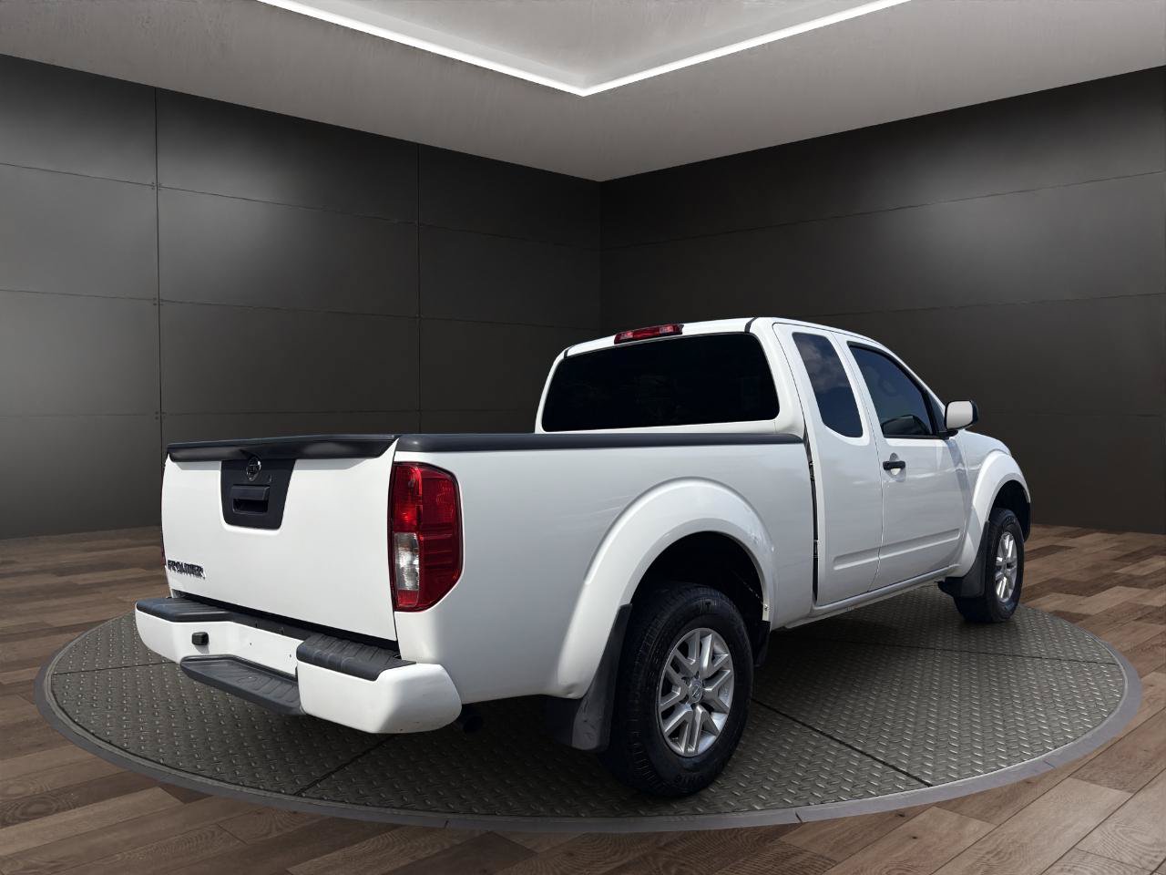 Used 2018 Nissan Frontier S RWD image 8
