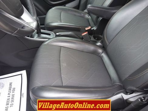 Used 2019 Chevrolet Trax LT w/ LT Convenience Package FWD image 19