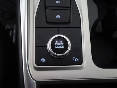 Used 2022 Ford Explorer XLT w/ Equipment Group 202A AWD/4WD image 59