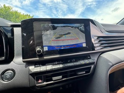 Used 2025 Toyota Camry SE FWD image 10