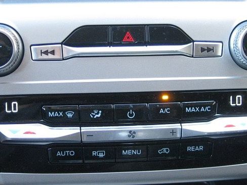 Used 2021 Ford Explorer XLT w/ Equipment Group 202A image 11