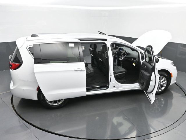 New 2025 Chrysler Pacifica Select w/ Uconnect Theater Family Group AWD/4WD image 65