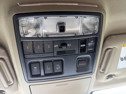 Used 2024 Toyota 4Runner Limited AWD/4WD image 5