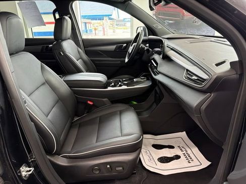 Used 2025 Buick Enclave Preferred AWD/4WD image 14