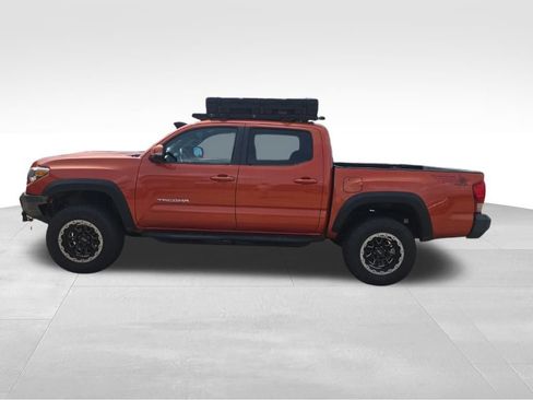 Used 2016 Toyota Tacoma TRD Sport w/ Towing Package AWD/4WD image 14