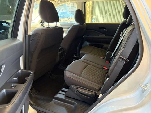 Used 2025 Nissan Pathfinder SV FWD image 28