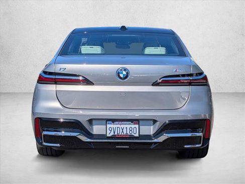 Used 2025 BMW i7 M70 AWD/4WD image 7
