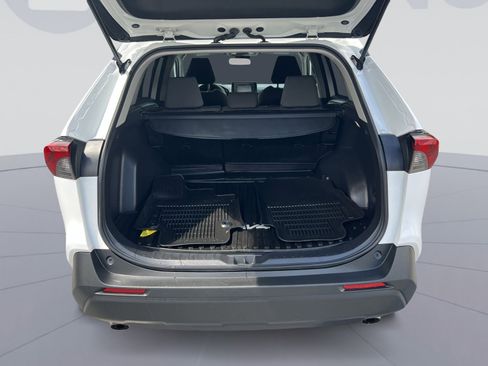 Used 2022 Toyota RAV4 XLE image 32