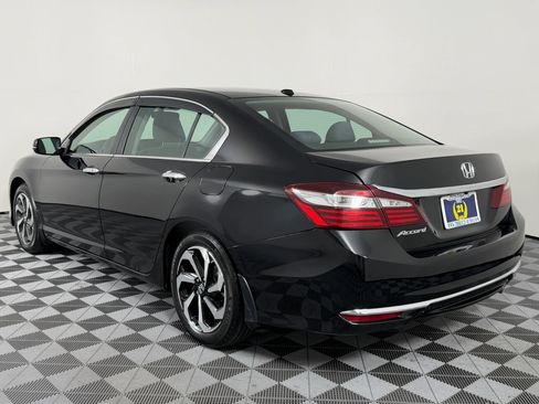 Used 2017 Honda Accord EX image 12