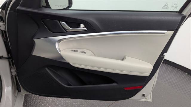 Used 2025 Genesis G70 2.5T RWD image 22