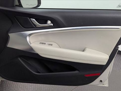 Used 2025 Genesis G70 2.5T RWD image 22