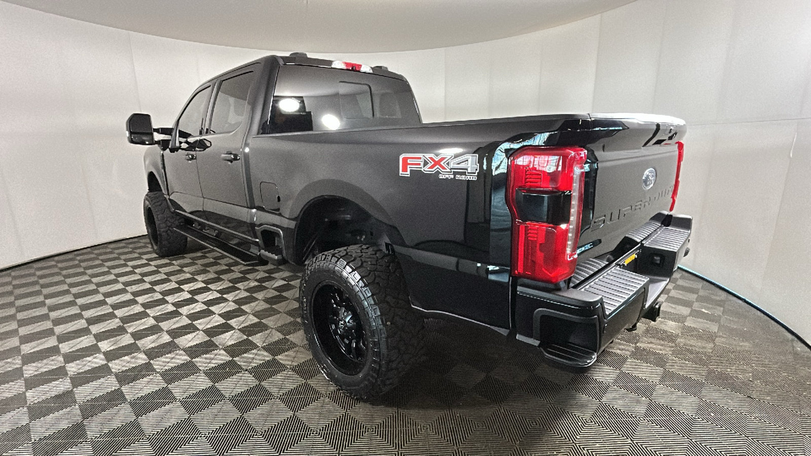 Used 2024 Ford F250 XLT w/ XLT Premium Package AWD/4WD image 5