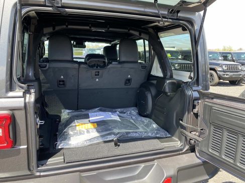 New 2026 Jeep Wrangler Unlimited Sahara AWD/4WD image 5