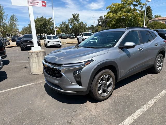 Used 2025 Chevrolet Trax LT FWD image 22