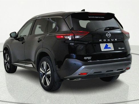 Used 2023 Nissan Rogue SL w/ SL Premium Package AWD/4WD image 3