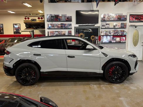 Used 2026 Lamborghini Urus SE AWD/4WD image 5