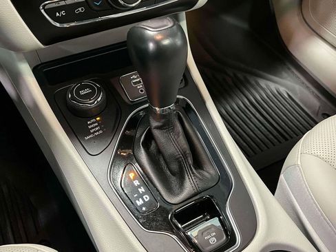 Used 2022 Jeep Cherokee Limited w/ Elite Package image 34