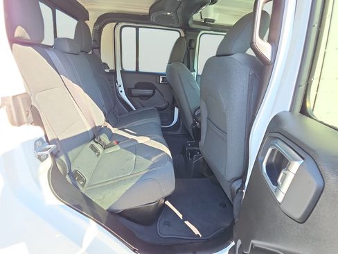 Used 2025 Jeep Gladiator Sport AWD/4WD image 19