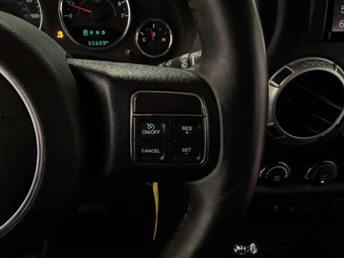 Used 2015 Jeep Wrangler Unlimited Sahara w/ Max Tow Package AWD/4WD image 26
