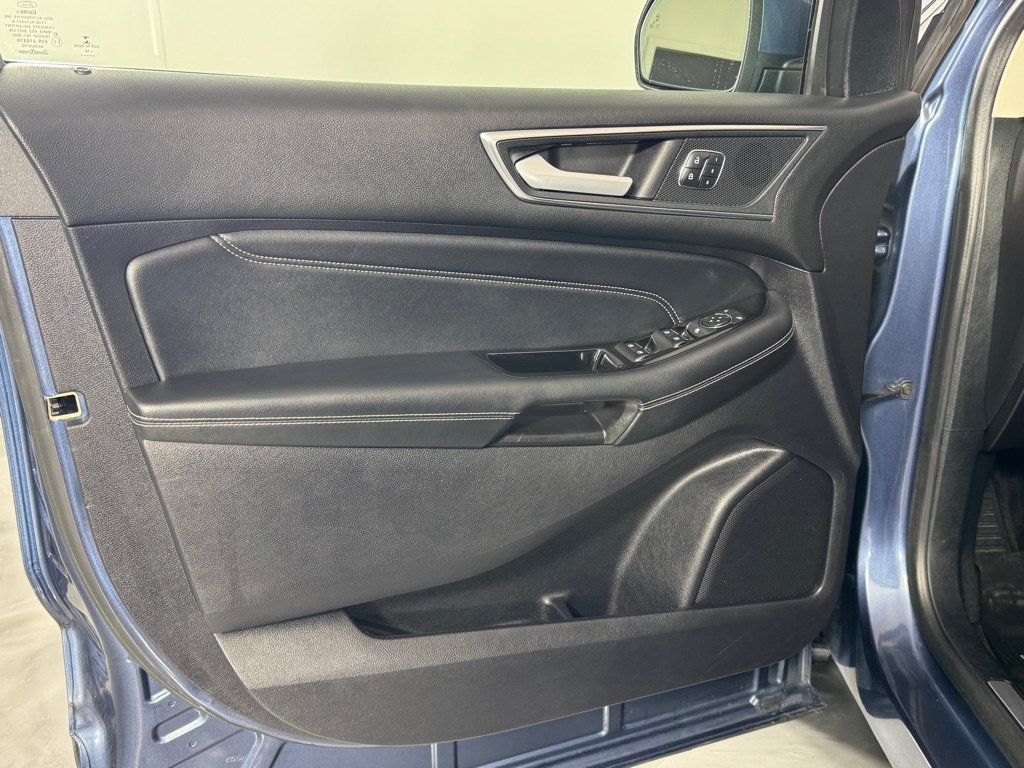 Used 2018 Ford Edge Titanium w/ Equipment Group 302A FWD image 10