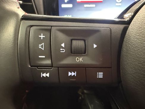 Used 2026 Nissan Kicks SR FWD image 17