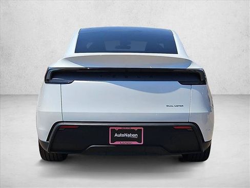 Used 2026 Tesla Model Y AWD image 8