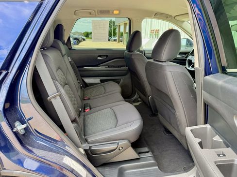 Used 2022 Nissan Pathfinder SV AWD/4WD image 19