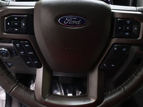 Used 2019 Ford Expedition XLT image 23