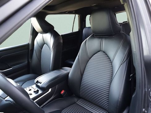 Certified 2024 Toyota Highlander XSE AWD/4WD image 19