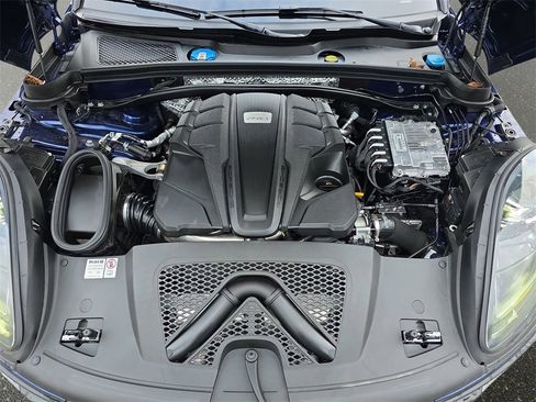 Used 2024 Porsche Macan S image 35