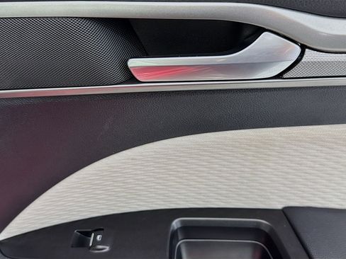 Used 2020 Ford Fusion SE w/ Equipment Group 151A image 30