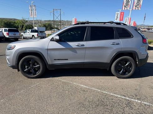 Used 2021 Jeep Cherokee Latitude Plus AWD/4WD image 4