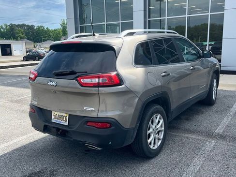 Used 2017 Jeep Cherokee Latitude w/ Comfort/Convenience Group AWD/4WD image 11