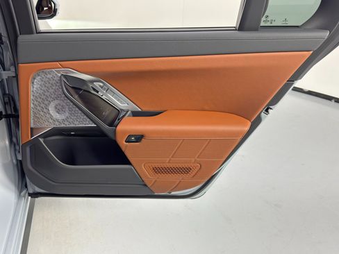 Used 2023 BMW i7 xDrive60 w/ Executive Package 2 image 55