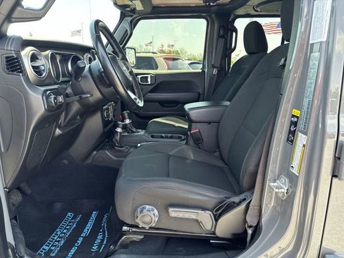 Used 2022 Jeep Wrangler Unlimited Sahara AWD/4WD image 19