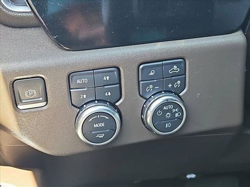 Used 2023 GMC Sierra 1500 SLT AWD/4WD image 17