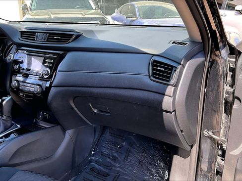 Used 2017 Nissan Rogue SV w/ Midnight Edition Package image 18