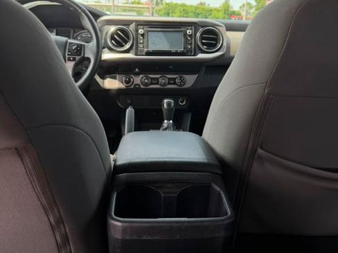Used 2017 Toyota Tacoma SR5 w/ Tow Package AWD/4WD image 22