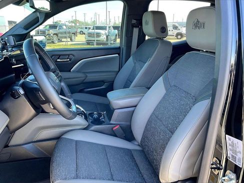 Used 2024 Chevrolet Colorado ZR2 w/ ZR2 Bison Edition image 18