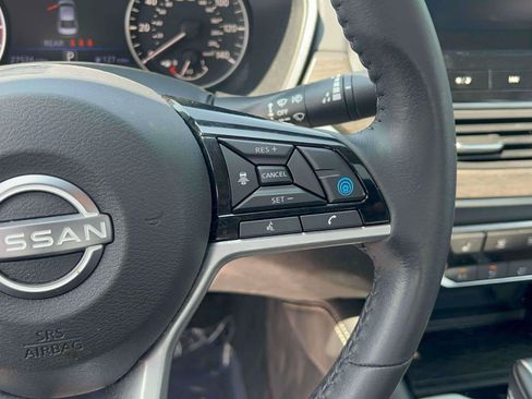 Used 2024 Nissan Altima 2.5 SV FWD image 19