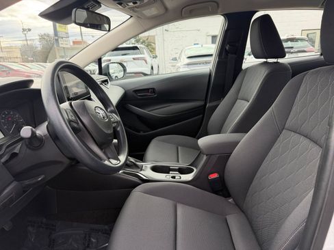 Used 2025 Toyota Corolla LE image 24