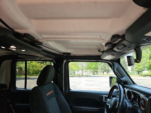 Used 2022 Jeep Gladiator Mojave w/ Cold Weather Group image 13