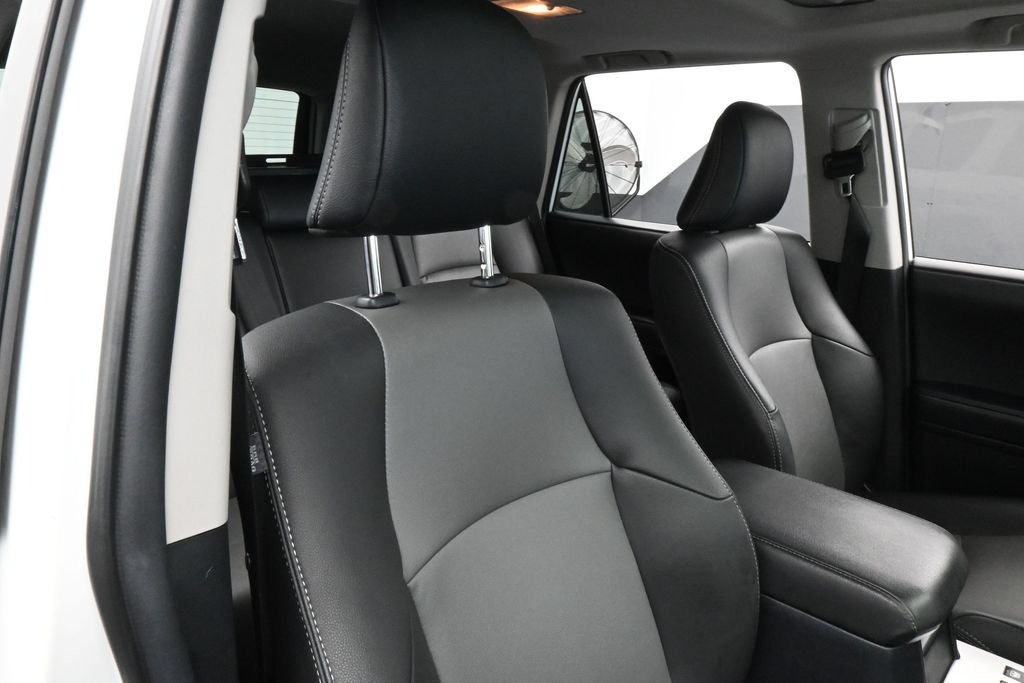 Used 2024 Toyota 4Runner SR5 Premium w/ Moonroof Package AWD/4WD image 43