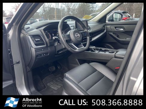 Used 2024 Nissan Rogue SV w/ SV Premium Package image 9