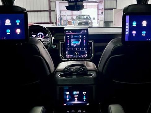 Used 2025 GMC Yukon Denali Ultimate w/ LPO, Floor Liner Package AWD/4WD image 39