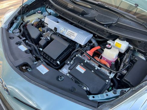 Certified 2017 Toyota Prius V Four w/ Carpet Mat Package image 22