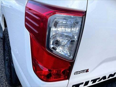 Used 2019 Nissan Titan SV w/ SV Convenience Package image 27