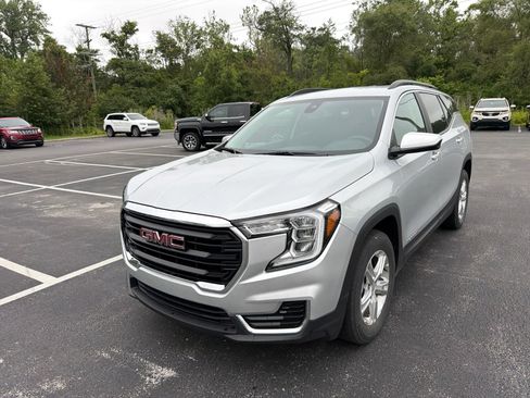 Used 2022 GMC Terrain SLE w/ Driver Convenience Package AWD/4WD image 2
