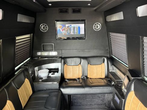 Used 2011 Mercedes-Benz Sprinter 2500 image 13