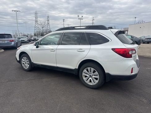 Used 2017 Subaru Outback 2.5i Premium image 9
